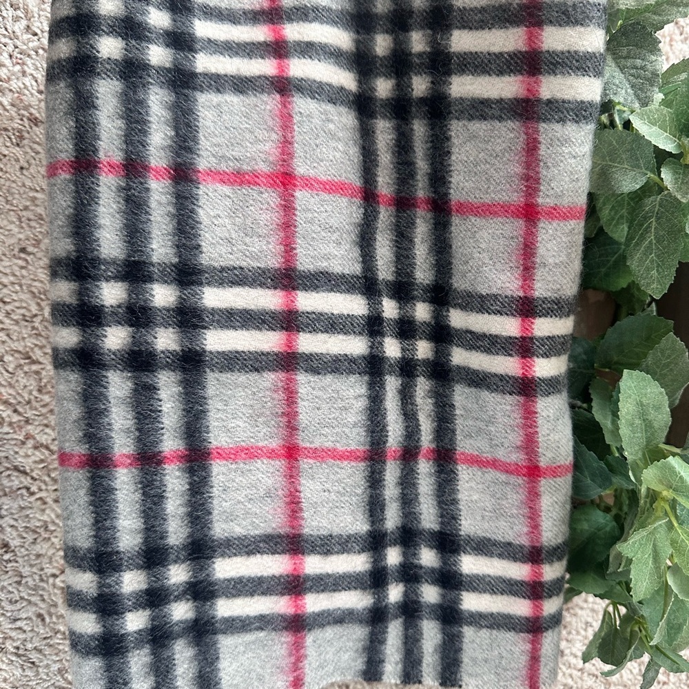 Burberry Gray and Red Cashmere Scarf - Picture 2 of 3